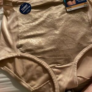 BNWT Vanity Fair tummy smoothing brief 2X